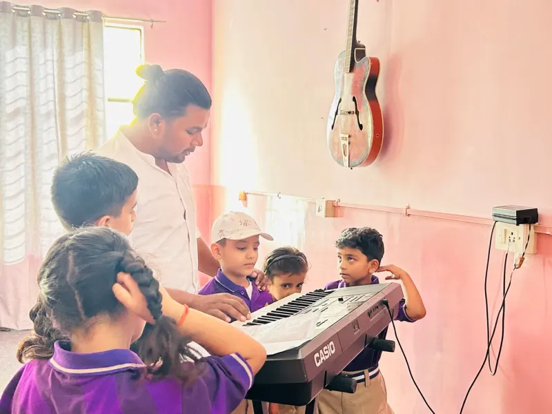 Group music class with a mentor